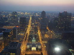 Journal_Day_08_Arch_Glowy_Cityscape.jpg (10337 bytes)