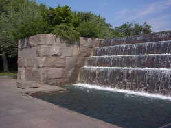 Journal_Day_13_FDR_Memorial.jpg (6993 bytes)