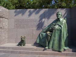 Journal_Day_13_FDR_Statue.jpg (7096 bytes)