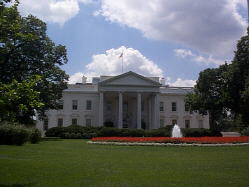 Journal_Day_15_Front_Of _White_House.jpg (10060 bytes)
